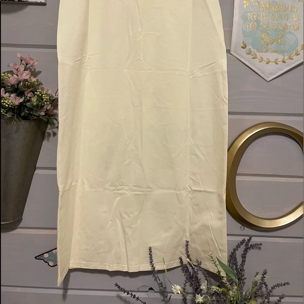 Long solid colored skirt - Picture 2 of 3